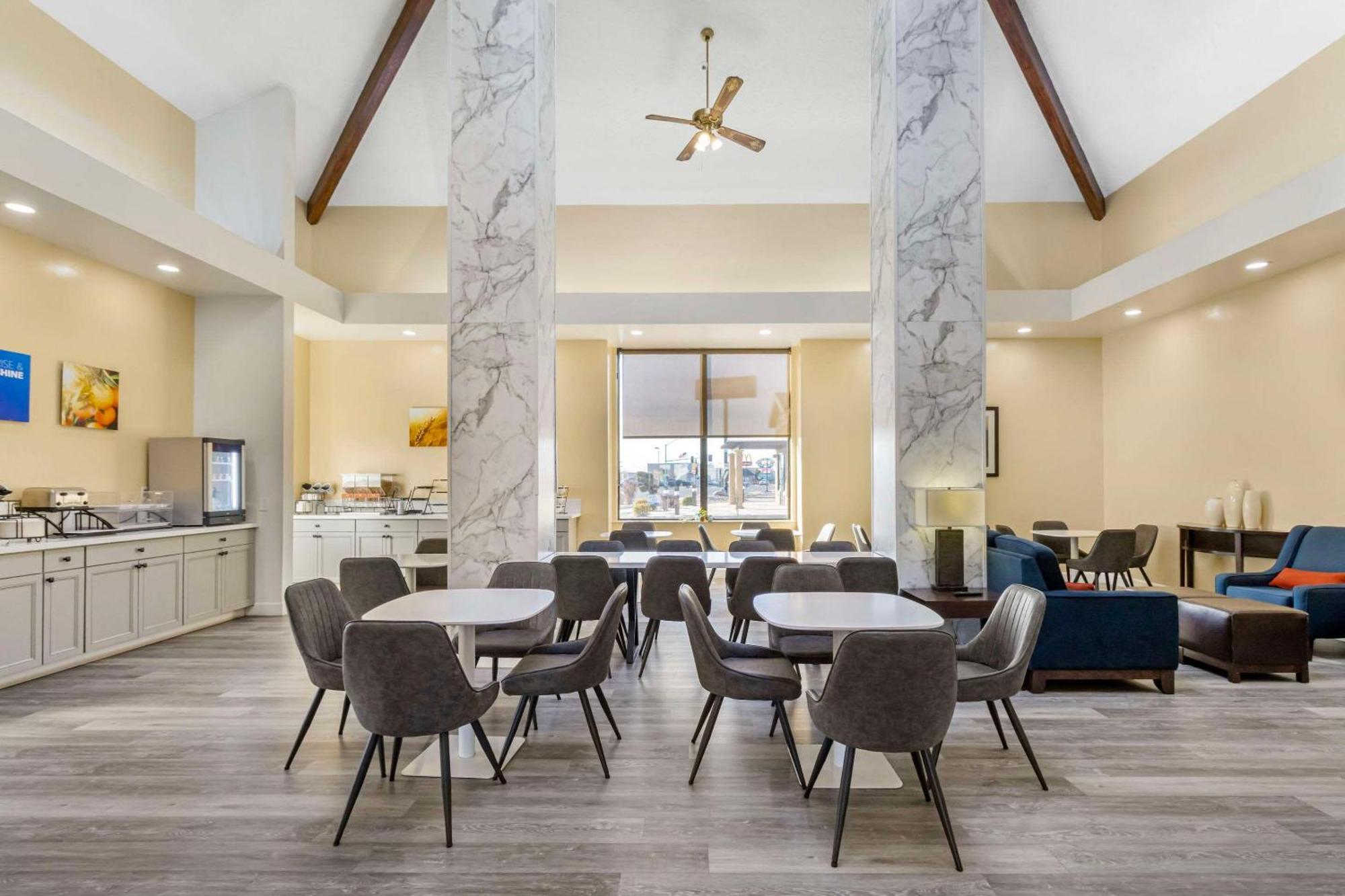 Comfort Inn & Suites Near Fallon Naval Air Station Exteriör bild