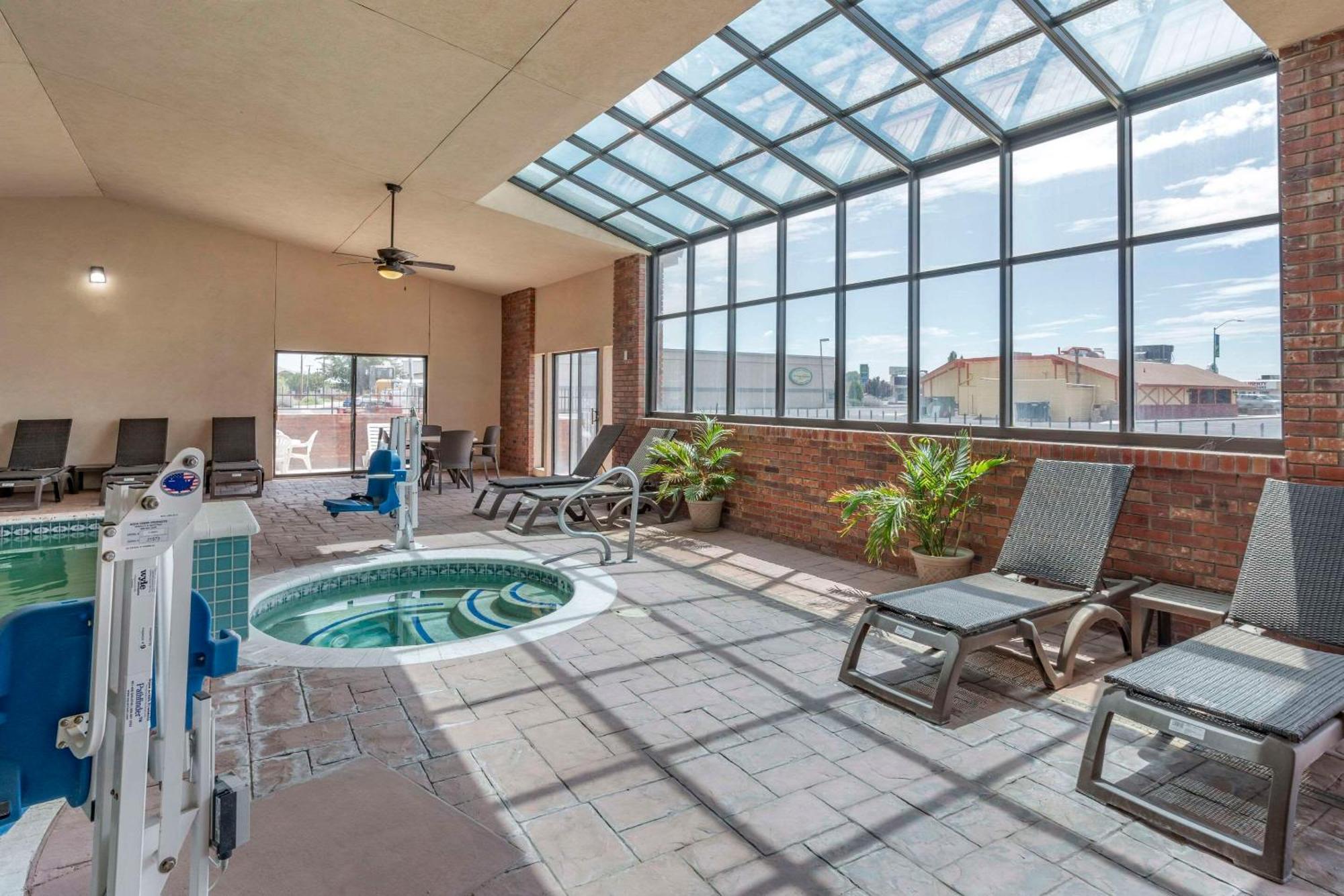 Comfort Inn & Suites Near Fallon Naval Air Station Exteriör bild