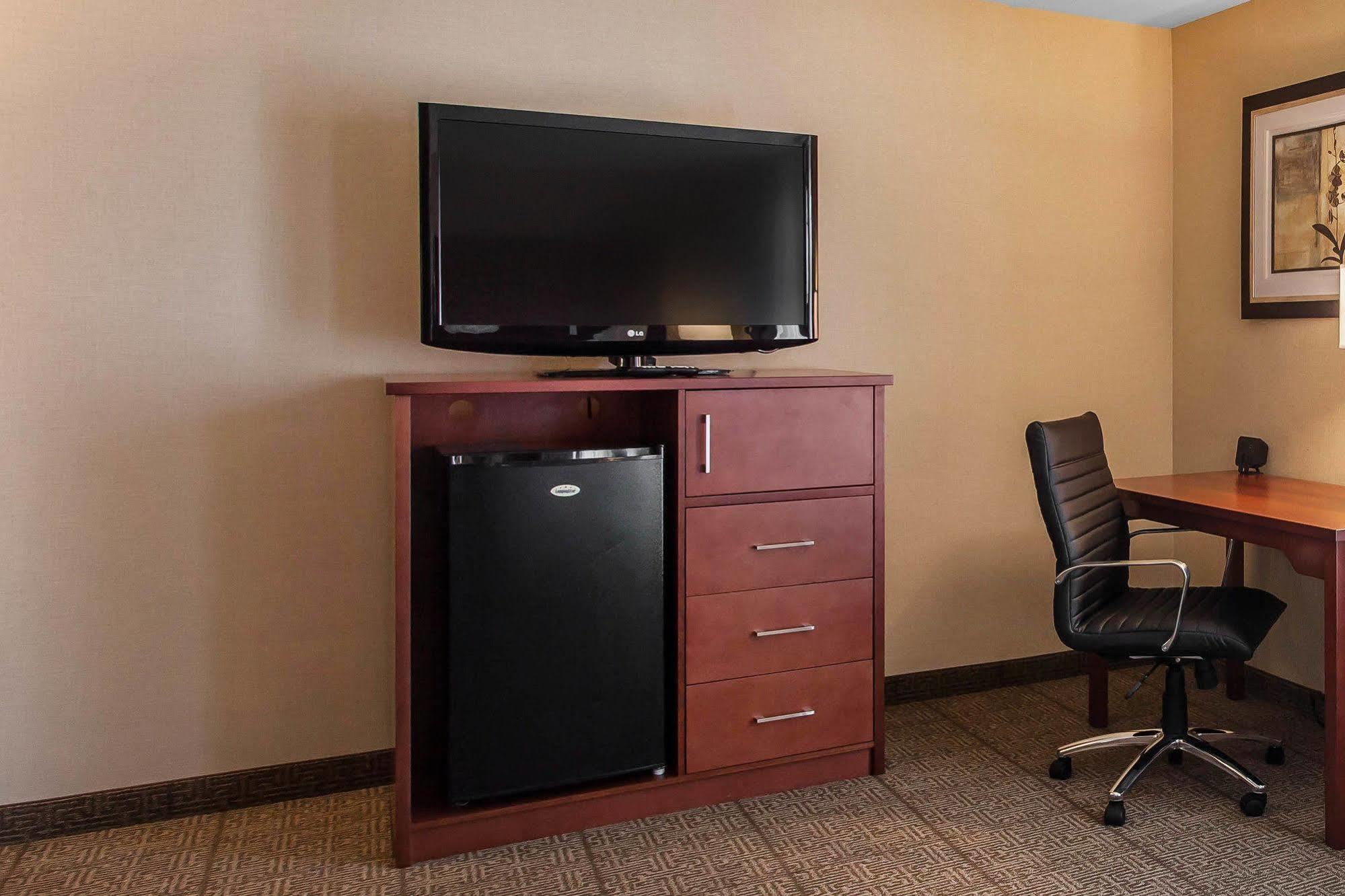 Comfort Inn & Suites Near Fallon Naval Air Station Exteriör bild