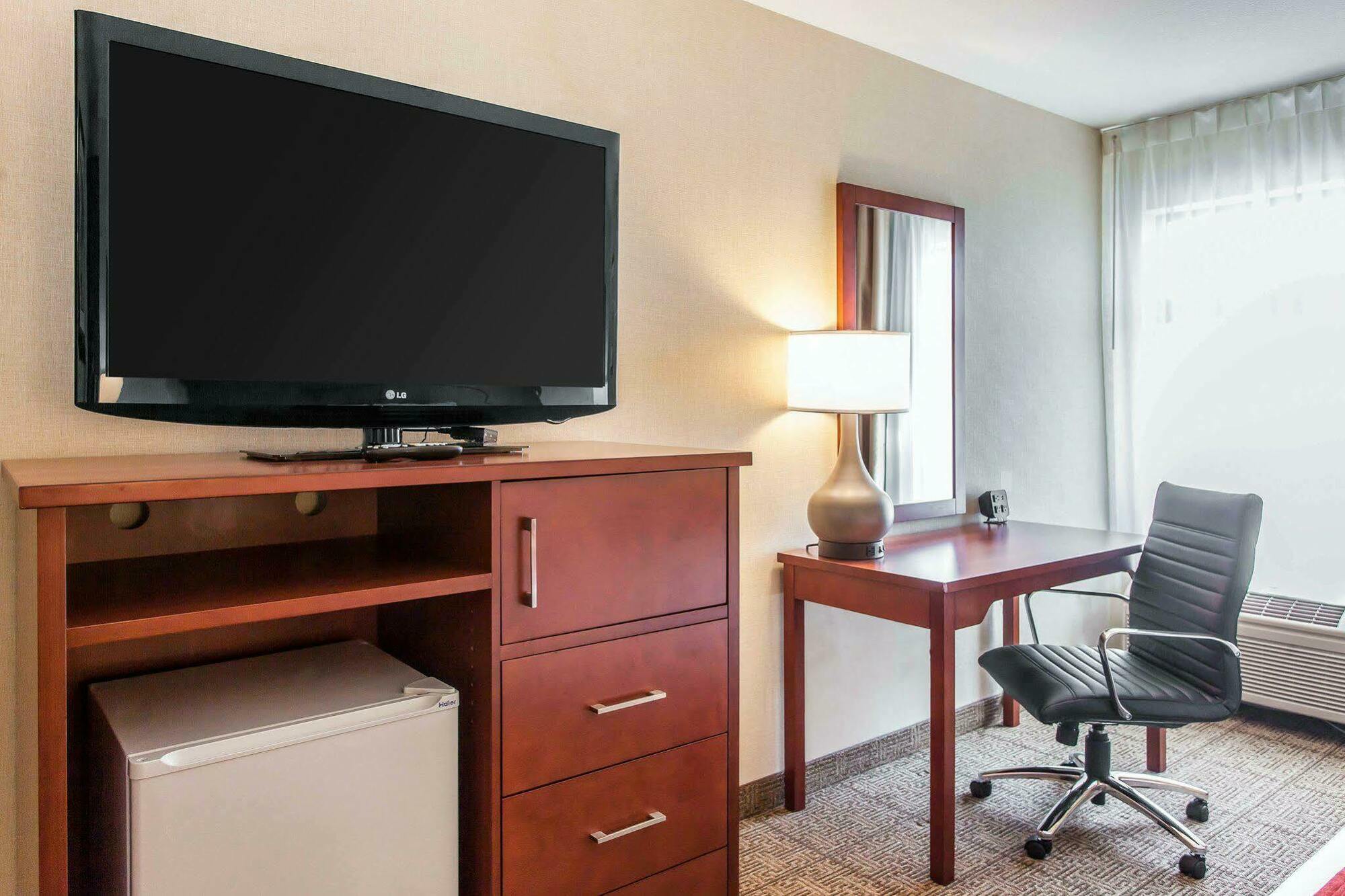 Comfort Inn & Suites Near Fallon Naval Air Station Exteriör bild